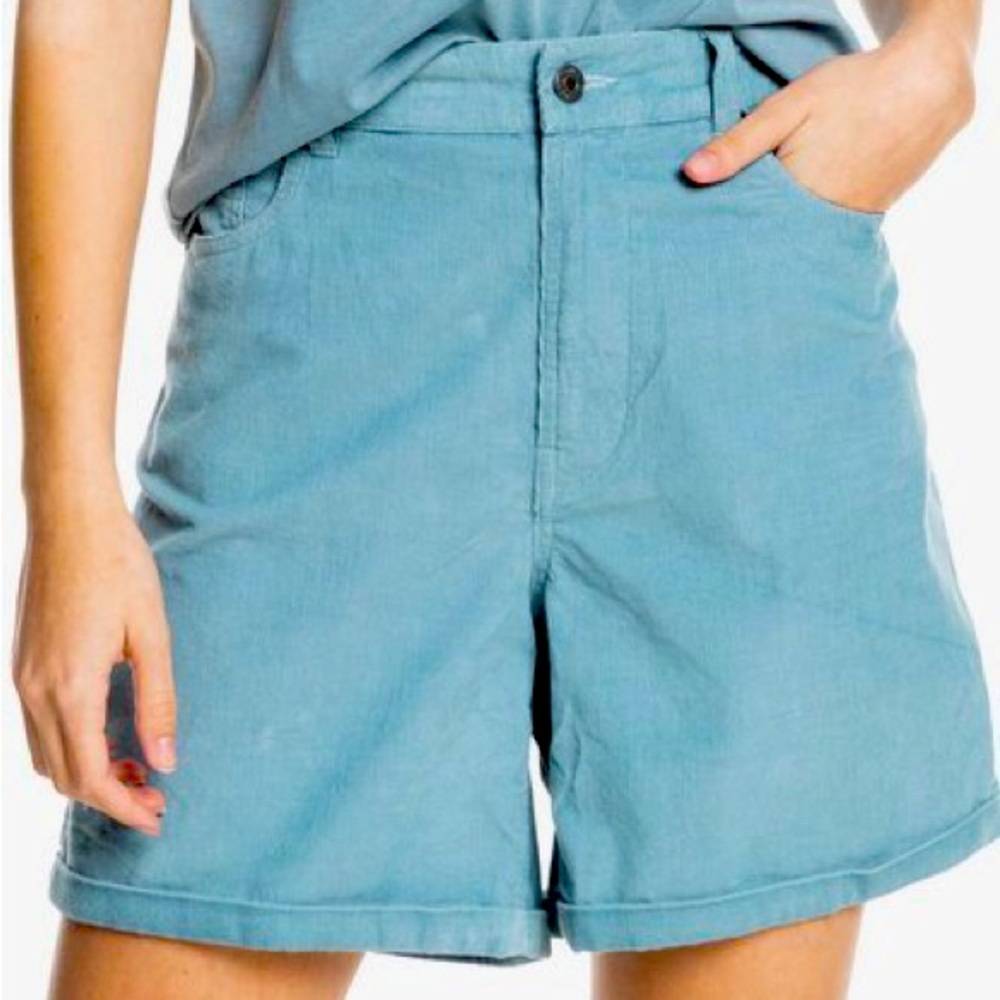 Rare Quiksilver Women’s corduroy rolled shorts